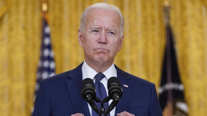 Biden President Joe Biden speaks about the bombings at the Kabul airport that killed at least 12 U.S. service members, from the East Room of the White House, Thursday, Aug. 26, 2021, in Washington. (AP Photo/Evan Vucci)
