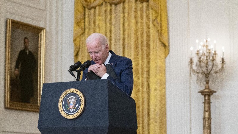 President Joe Biden speaks about the bombings at the Kabul airport that killed at least 12 U.S. service members, from the East Room of the White House, Thursday, Aug. 26, 2021, in Washington. (AP Photo/Evan Vucci)