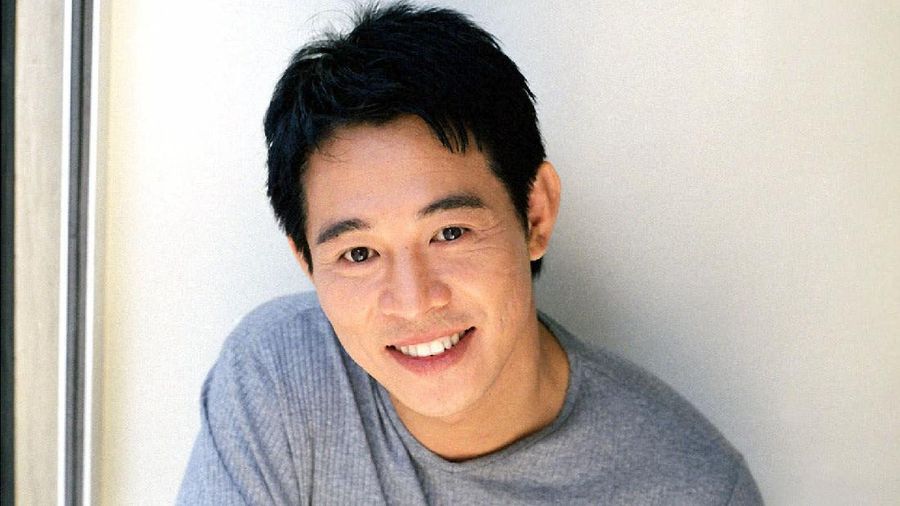 ADVANCE FOR WEEKEND EDITIONS, JULY 5-8--Actor Jet Li poses during an interview in New York, June 28, 2001. The 38-year-old Li, made his Hollywood film debut in 1998's 