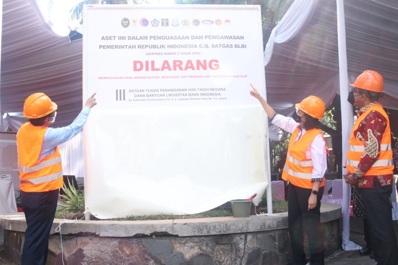 Menko Polhkam Mahfud MD dan Menteri Keuangan Sri Mulyani di acara Seremoni Penguasaan Aset Eks BLBI oleh Satgas BLBI (Dokumentasi Kemenko Polhukam) Menko Polhkam Mahfud MD dan Menteri Keuangan Sri Mulyani di acara Seremoni Penguasaan Aset Eks BLBI oleh Satgas BLBI (Dokumentasi Kemenko Polhukam)