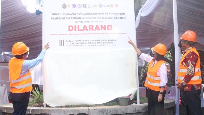 Menko Polhkam Mahfud MD dan Menteri Keuangan Sri Mulyani di acara Seremoni Penguasaan Aset Eks BLBI oleh Satgas BLBI (Dokumentasi Kemenko Polhukam) Menko Polhkam Mahfud MD dan Menteri Keuangan Sri Mulyani di acara Seremoni Penguasaan Aset Eks BLBI oleh Satgas BLBI (Dokumentasi Kemenko Polhukam)