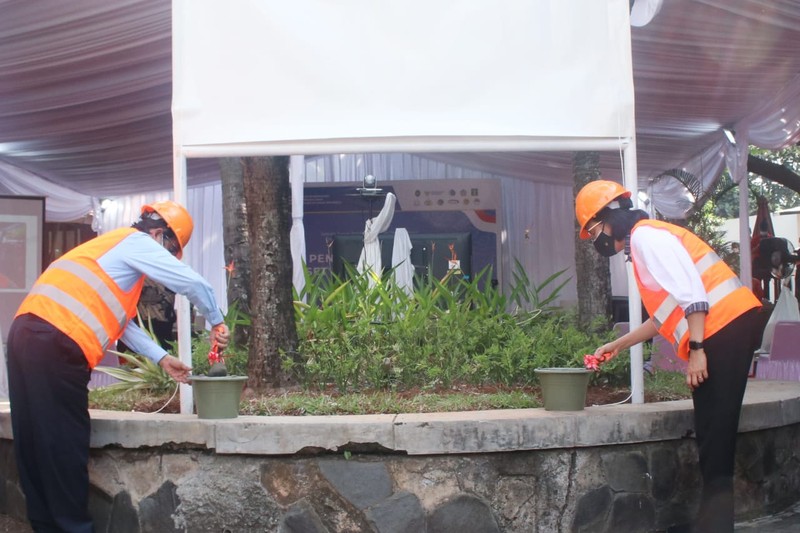 Menko Polhkam Mahfud MD dan Menteri Keuangan Sri Mulyani di acara Seremoni Penguasaan Aset Eks BLBI oleh Satgas BLBI (Dokumentasi Kemenko Polhukam) Menko Polhkam Mahfud MD dan Menteri Keuangan Sri Mulyani di acara Seremoni Penguasaan Aset Eks BLBI oleh Satgas BLBI (Dokumentasi Kemenko Polhukam)