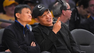 Jack Ma, left, executive chairman of Alibaba Group, and actor Jet Li watch the Los Angeles Lakers play the Houston Rockets during the second half of an NBA basketball game, Tuesday, Oct. 28, 2014, in Los Angeles. (AP Photo/Mark J. Terrill)