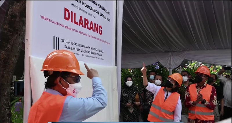 Menko Polhkam Mahfud MD dan Menteri Keuangan Sri Mulyani di acara Seremoni Penguasaan Aset Eks BLBI oleh Satgas BLBI (Dokumentasi Kemenko Polhukam) Menko Polhkam Mahfud MD dan Menteri Keuangan Sri Mulyani di acara Seremoni Penguasaan Aset Eks BLBI oleh Satgas BLBI (Dokumentasi Kemenko Polhukam)