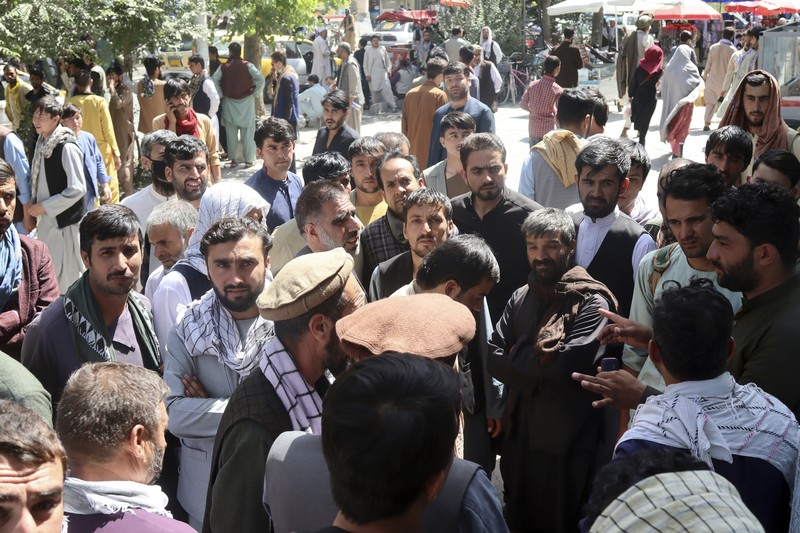 Afghanistan Afghans wait for hours to try to withdraw money, in front of Kabul Bank, in Kabul, Afghanistan, Saturday, Aug. 28, 2021. (AP Photo/Khwaja Tawfiq Sediqi)