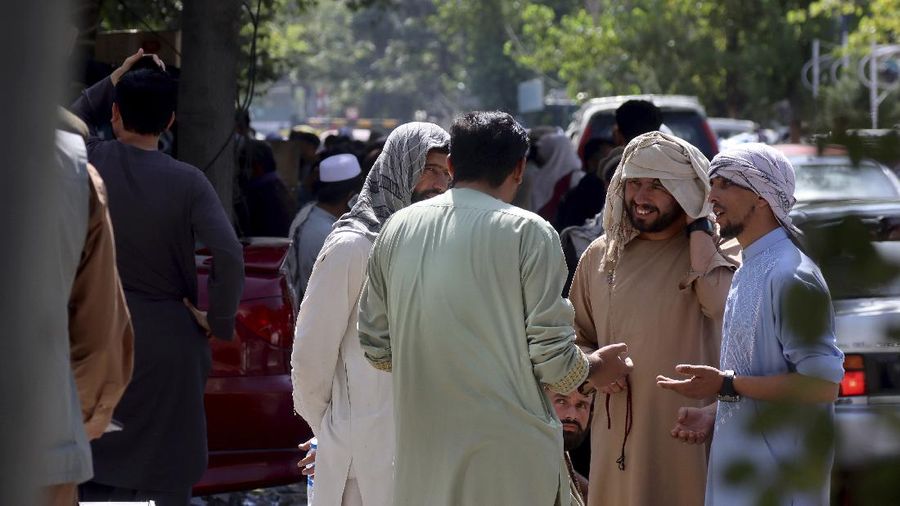 Afghans wait for hours to try to withdraw money, in front of Kabul Bank, in Kabul, Afghanistan, Saturday, Aug. 28, 2021. (AP Photo/Khwaja Tawfiq Sediqi)