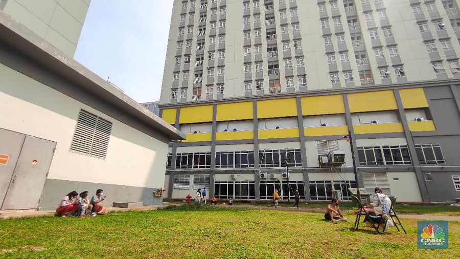 Suasana Aktivitas di RSDC Wisma Atlet, Kemayoran. (CNBC Indonesia/ Andrean Kristianto)