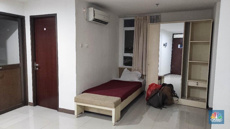 Suasana Aktivitas di RSDC Wisma Atlet, Kemayoran. (CNBC Indonesia/ Andrean Kristianto)