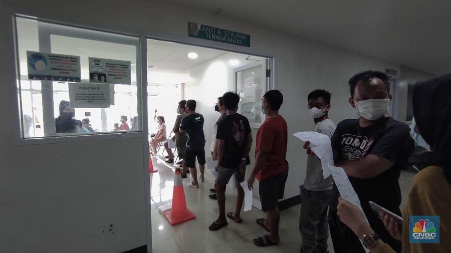 Suasana Aktivitas di RSDC Wisma Atlet, Kemayoran. (CNBC Indonesia/ Andrean Kristianto)