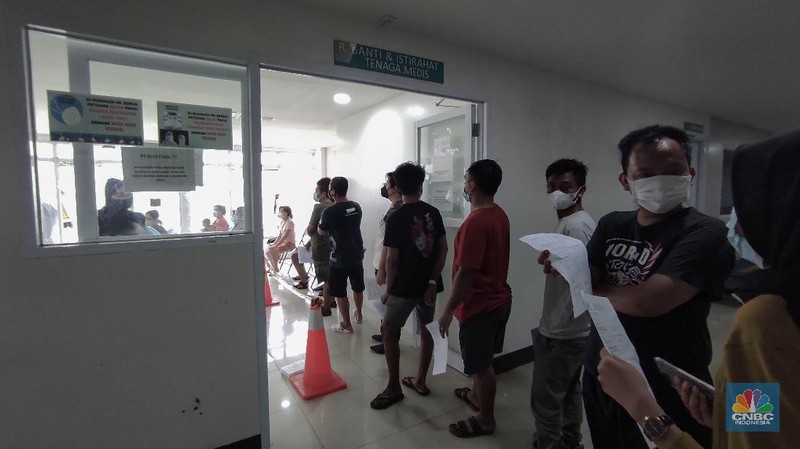 Suasana Aktivitas di RSDC Wisma Atlet, Kemayoran. (CNBC Indonesia/ Andrean Kristianto)