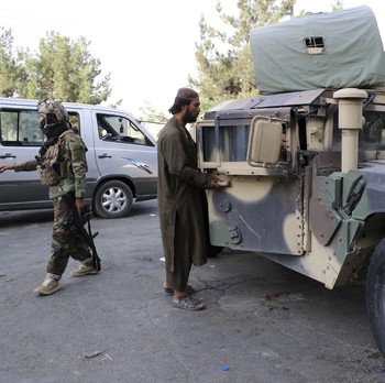 Panik! Taliban Tutup Akses ke Bandara Kabul Bagi Pengungsi