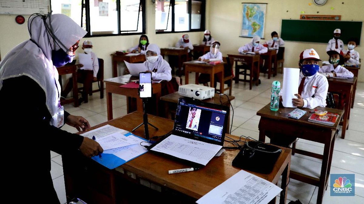 Dasco Turun Tangan, Urus Nasib 172.323 Guru Honorer pada 2027