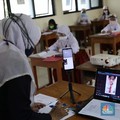 Suasana belajar mengajar di sekolah SDN 14 Pagi Pondok Labu, Jakarta, Senin (30/8). (CNBC Indonesia/ Muhammad Sabki)