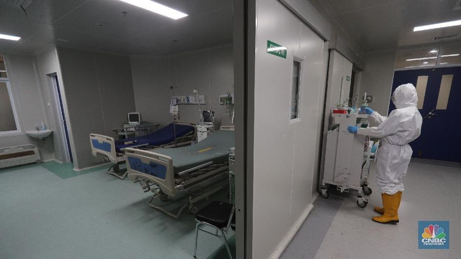 Suasana ruang pasien Covid-19 yang kosong disalah satu Rumah Sakit Umum Daerah (RSUD) di Jakarta, Senin (30/8/2021). Kasus Covid-19 di DKI Jakarta kini mulai terkendali dengan turunnya kasus baru, kasus aktif serta ketersediaan rumah sakit yang mulai menurun. Pantauan ²©²ÊÍøÕ¾ dilokasi ruangan kosong terlihat dibeberapa lantai rumah sakit.
Peti jenazah juga masih tersedia diruang lantai dasar rumah sakit. (²©²ÊÍøÕ¾/ Tri Susilo)
