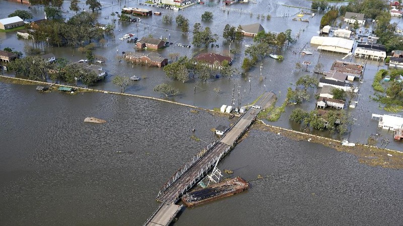 Destruction is seen in the aftermath of Hurricane Ida, Monday, Aug. 30, 2021, in Houma, La. The weather died down shortly before dawn. (AP Photo/David J. Phillip)