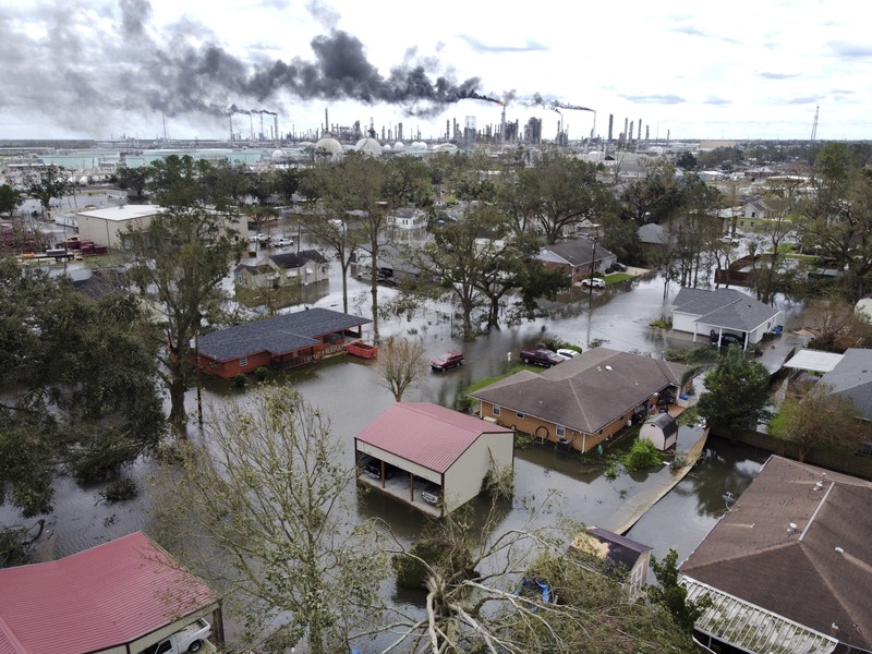 Kerusakan Akibat Badai Ida Destruction is seen in the aftermath of Hurricane Ida, Monday, Aug. 30, 2021, in Houma, La. The weather died down shortly before dawn. (AP Photo/David J. Phillip)