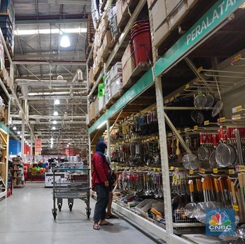 Melihat Supermarket yang Siap Beroperasi Hingga Jam 9 Malam