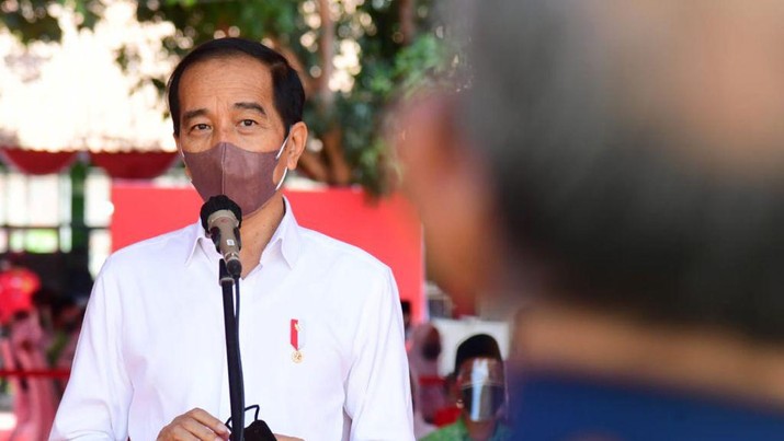 Keterangan Pers Presiden Jokowi usai Tinjau Vaksinasi di SMAN 1 Beber, Kab Cirebon, 31 Agustus 2021 (Biro Pers Sekretariat Presiden/ Muchlis Jr) Keterangan Pers Presiden Jokowi usai Tinjau Vaksinasi di SMAN 1 Beber, Kab Cirebon, 31 Agustus 2021 (Biro Pers Sekretariat Presiden/ Muchlis Jr)