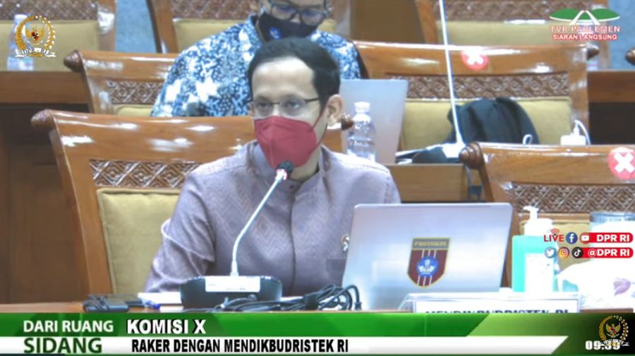 Menteri Pendidikan, Kebudayaan, Riset dan Teknologi (Mendikbud-Ristek) Nadiem Makarim mengikuti rapat kerja dengan Komisi X DPR (Tangkapan Layar Youtube Komisi X DPR RI Channel)