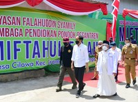 Santri Bertanya ke Jokowi: Kapan Kami Semua Divaksin, Pak?