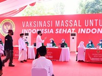 Pengakuan Jokowi: Vaksin Covid Secara Nasional Belum Cukup