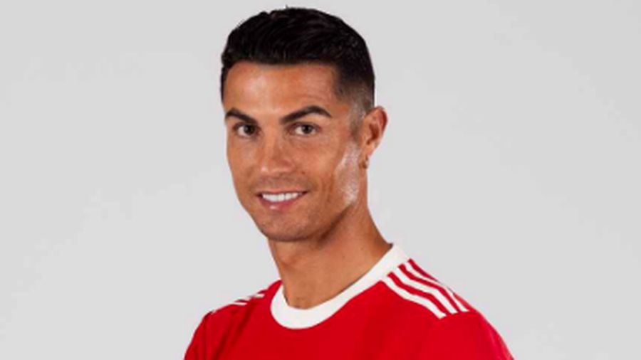 Cristiano Ronaldo mengenakan kostum Manchester United. (Dok. Manchester United)