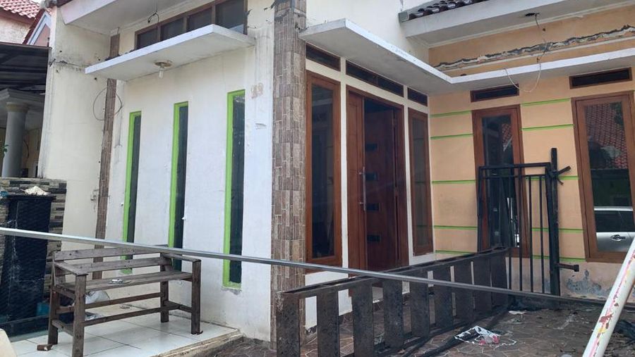 Lelang 1 bidang tanah dengan total luas 93 m2 berikut bangunan di Kota Jakarta Selatan
dengan limit Rp 459.100.000 dan jaminan Rp. 91.820.000. Dalam iklan tersebut tertuliskan Batas Akhir Jaminan 8 September 2021 dan Batas Akhir Penawaran 9 September 2021 jam 10:30 WIB dengan cara penawaran Closed Bidding. (Dok. Lelang.go.id)