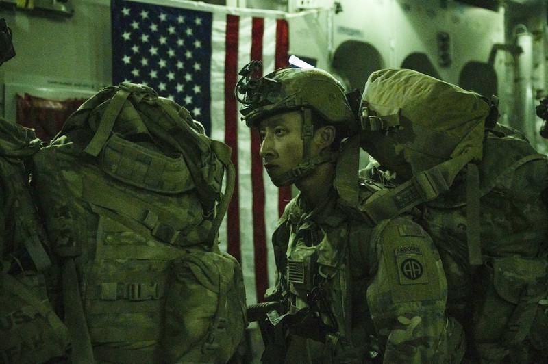 Militer AS Meninggalkan Afghanistan In this Aug. 30, 2021, photo provided by the U.S. Air Force, soldiers, assigned to the 82nd Airborne Division, prepare to board a U.S. Air Force C-17 Globemaster III aircraft at Hamid Karzai International Airport in Kabul, Afghanistan. (Senior Airman Taylor Crul/U.S. Air Force via AP)