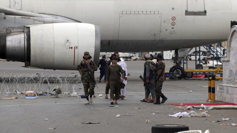 Taliban special forces fighters stand guard outside the Hamid Karzai International Airport after the U.S. military's withdrawal, in Kabul, Afghanistan, Tuesday, Aug. 31, 2021. The Taliban were in full control of Kabul's airport on Tuesday, after the last U.S. plane left its runway, marking the end of America's longest war. (AP Photo/Khwaja Tawfiq Sediqi)