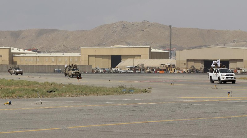 Taliban special forces fighters stand guard outside the Hamid Karzai International Airport after the U.S. military's withdrawal, in Kabul, Afghanistan, Tuesday, Aug. 31, 2021. The Taliban were in full control of Kabul's airport on Tuesday, after the last U.S. plane left its runway, marking the end of America's longest war. (AP Photo/Khwaja Tawfiq Sediqi)