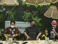 Pengusaha Resto Menjerit, Rumahkan Karyawan & Omzet Jeblok!