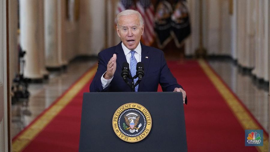 President Joe Biden speaks about the end of the war in Afghanistan from the State Dining Room of the White House, Tuesday, Aug. 31, 2021, in Washington. (AP Photo/Evan Vucci)
