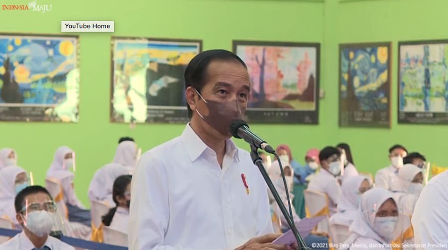 Presiden Jokowi saat Tinjau Vaksinasi di SMAN 2 Bandar Lampung, 2 September 2021. (Tangkapan Layar Youtube Sekretariat Presiden)
