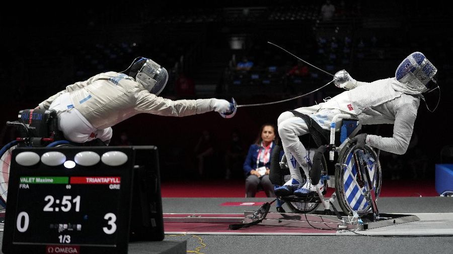 Atlet AS, Ezra Frech bertanding di Final Atletik Lompat Tinggi T63 Putra Paralimpiade Tokyo 2020 di Tokyo, Selasa, 31 Agustus 2021. (Simon Bruty for OIS via AP)