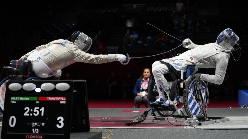 Atlet AS, Ezra Frech bertanding di Final Atletik Lompat Tinggi T63 Putra Paralimpiade Tokyo 2020 di Tokyo, Selasa, 31 Agustus 2021. (Simon Bruty for OIS via AP)