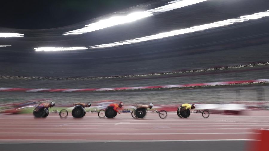 Atlet AS, Ezra Frech bertanding di Final Atletik Lompat Tinggi T63 Putra Paralimpiade Tokyo 2020 di Tokyo, Selasa, 31 Agustus 2021. (Simon Bruty for OIS via AP)