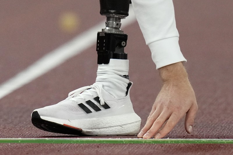 Tokyo 2020 Paralympics Atletik Atlet AS, Ezra Frech bertanding di Final Atletik Lompat Tinggi T63 Putra Paralimpiade Tokyo 2020 di Tokyo, Selasa, 31 Agustus 2021. (Simon Bruty for OIS via AP)