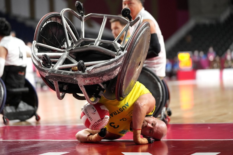 Atlet AS, Ezra Frech bertanding di Final Atletik Lompat Tinggi T63 Putra Paralimpiade Tokyo 2020 di Tokyo, Selasa, 31 Agustus 2021. (Simon Bruty for OIS via AP)
