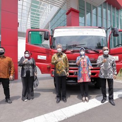 Elnusa Hibahkan Head Truck untuk Instansi Pendidikan di RI