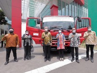 Elnusa Hibahkan Head Truck untuk Instansi Pendidikan di RI