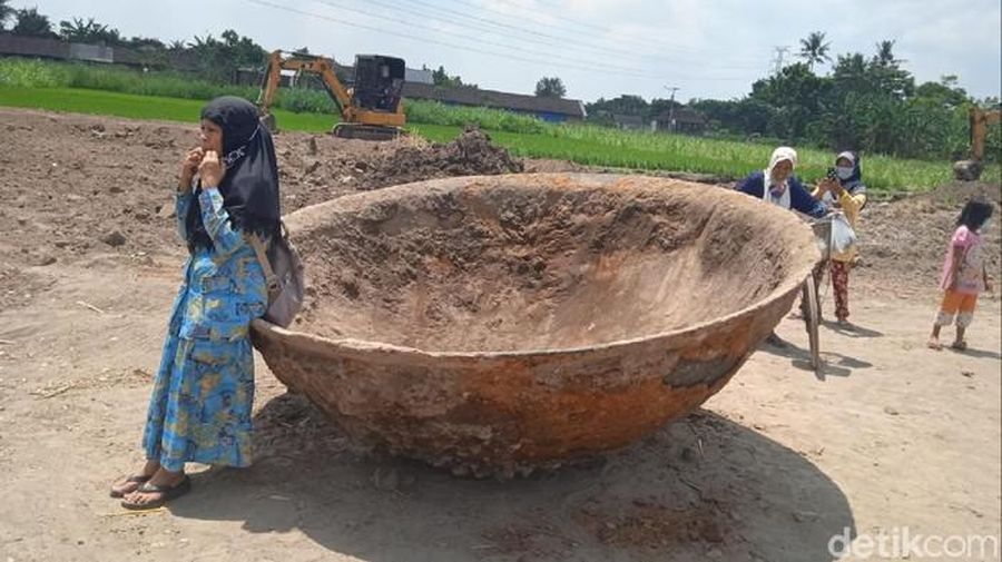 Wajan raksasa yang ditemukan warga Kapanewon Bantuntapan, Bantul, DIY (Dok: Pradito Rida Pertana/detikcom)