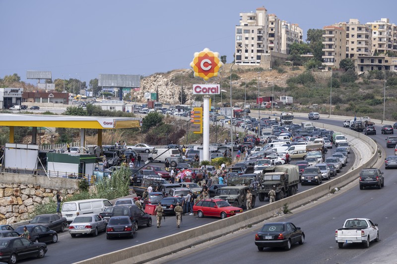Antrian BBM di Lebanon. (AP/Hassan Ammar) Antrian BBM di Lebanon. (AP/Hassan Ammar)