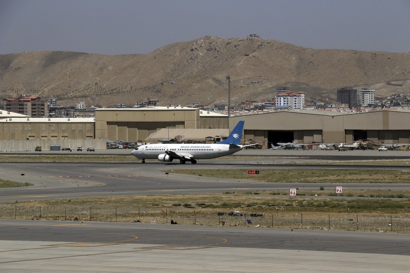 Bandara Kabul kembali buka untuk penerbangan Domestik. (AP/Wali Sabawoon) Bandara Kabul kembali buka untuk penerbangan Domestik. (AP/Wali Sabawoon)