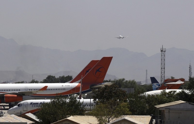 Bandara Kabul kembali buka untuk penerbangan Domestik. (AP/Wali Sabawoon) Bandara Kabul kembali buka untuk penerbangan Domestik. (AP/Wali Sabawoon)