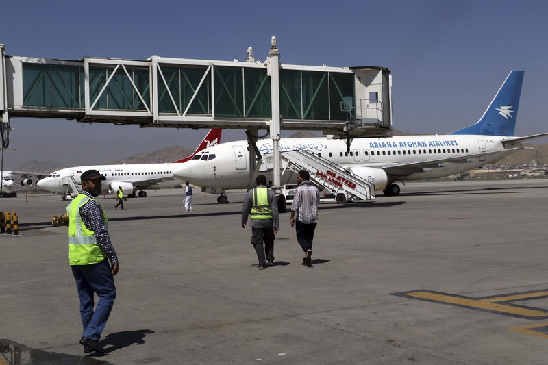 Bandara Kabul kembali buka untuk penerbangan Domestik. (AP/Wali Sabawoon) Bandara Kabul kembali buka untuk penerbangan Domestik. (AP/Wali Sabawoon)