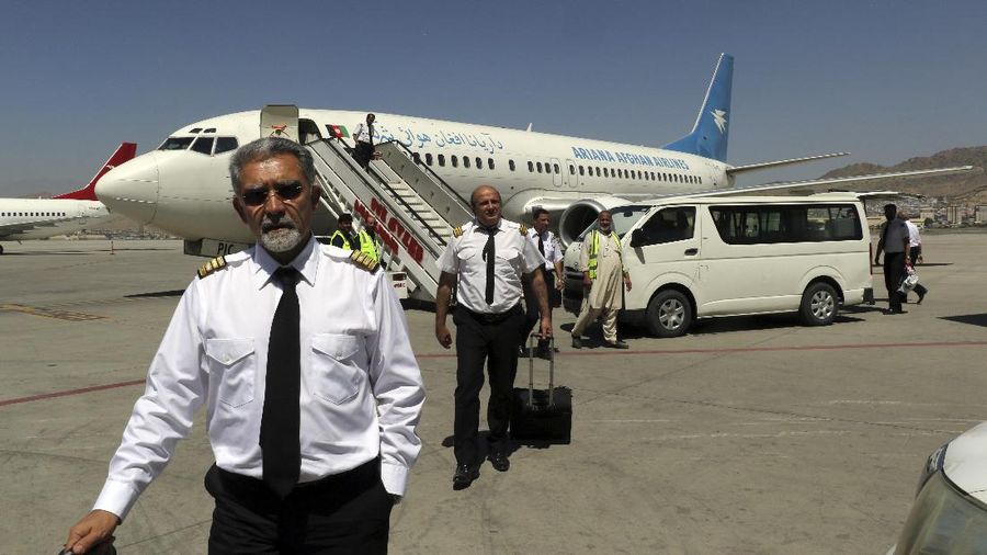 Bandara Kabul kembali buka untuk penerbangan Domestik. (AP/Wali Sabawoon)