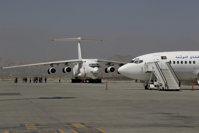 Bandara Kabul kembali buka untuk penerbangan Domestik. (AP/Wali Sabawoon) Bandara Kabul kembali buka untuk penerbangan Domestik. (AP/Wali Sabawoon)