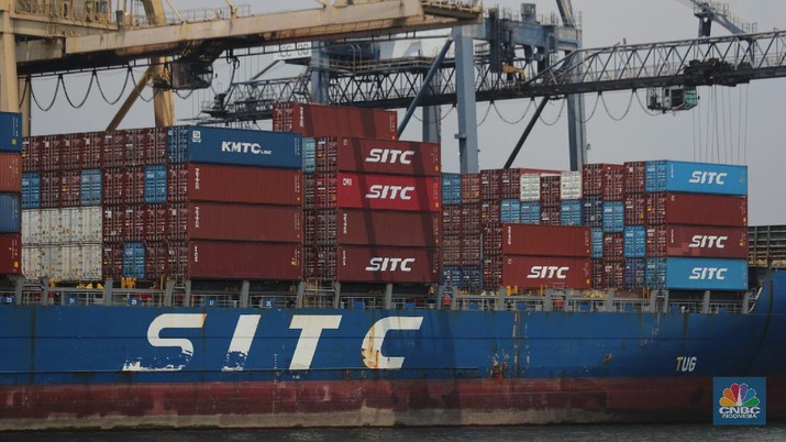 Bongkar Muat Peti Kemas di Terminal Tanjung Priok. (CNBC Indonesia/Tri Susilo) Bongkar Muat Peti Kemas di Terminal Tanjung Priok. (CNBC Indonesia/Tri Susilo)