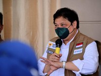 Ke Sorong-Jayapura, Airlangga Pantau Langsung Kartu Prakerja