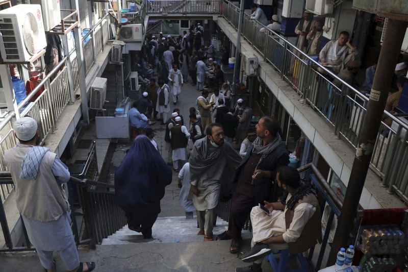 Pasar pertukaran uang utama di Kabul, ibu kota Afghanistan dibuka kembali pada Sabtu (4/9/2021). (AP/Wali Sabawoon) Pasar pertukaran uang utama di Kabul, ibu kota Afghanistan dibuka kembali pada Sabtu (4/9/2021). (AP/Wali Sabawoon)